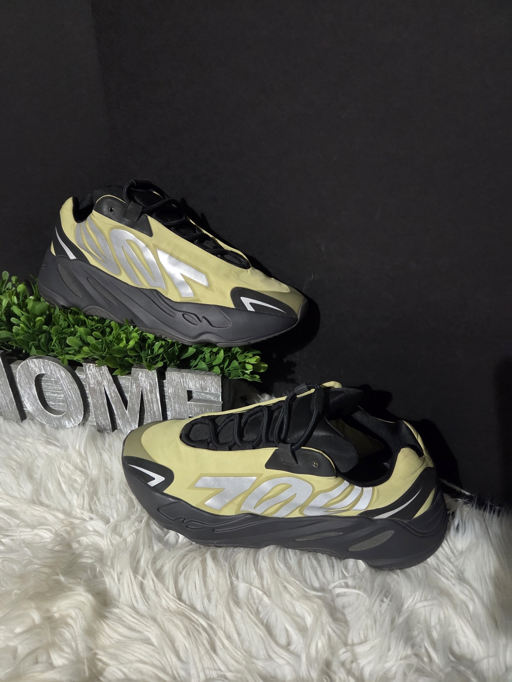 Adidas Yeezy Boost 700 Men's Sneakers in Pistachio Green and Black . Size 10